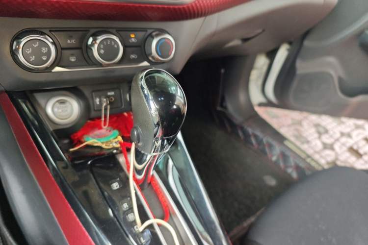 Used Nissan Lannia 2016 1.6L CVT Smart Cool Edition Gear Lever