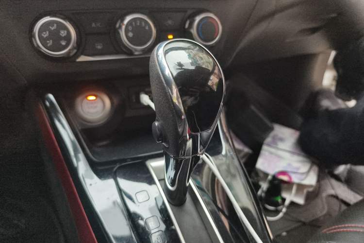Used Nissan Lannia 2016 1.6L CVT Smart Cool Edition Gear Lever