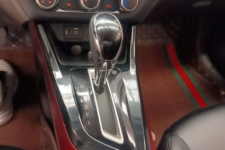 Used Nissan Lannia 2016 1.6L CVT Cool Edition Gear Lever