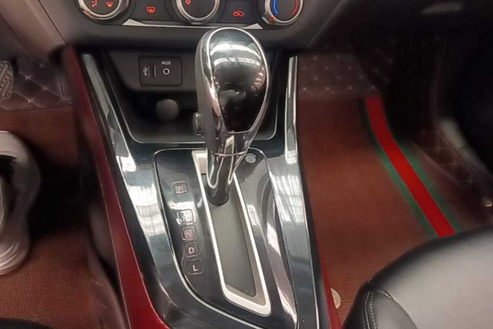 Used Nissan Lannia 2016 1.6L CVT Cool Edition Gear Lever