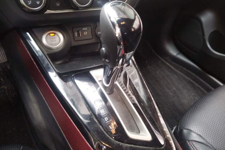 Used Nissan Lannia 2016 1.6L CVT Smart Cool Edition Gear Lever