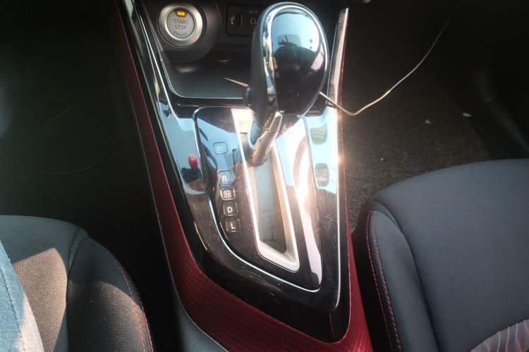 Used Nissan Lannia 2016 1.6L CVT Smart Cool Edition Gear Lever