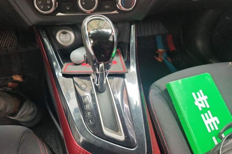 Used Nissan Lannia 2016 1.6L CVT Smart Cool Edition Gear Lever