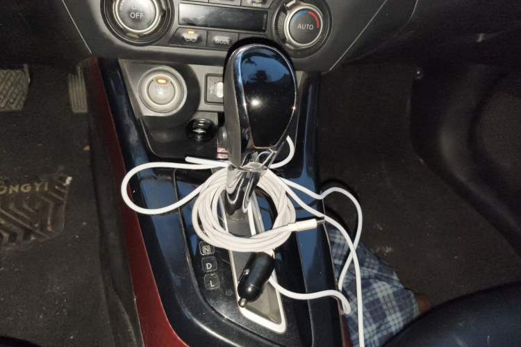 Used Nissan Lannia 2016 1.6L CVT Smart Cool Edition Gear Lever