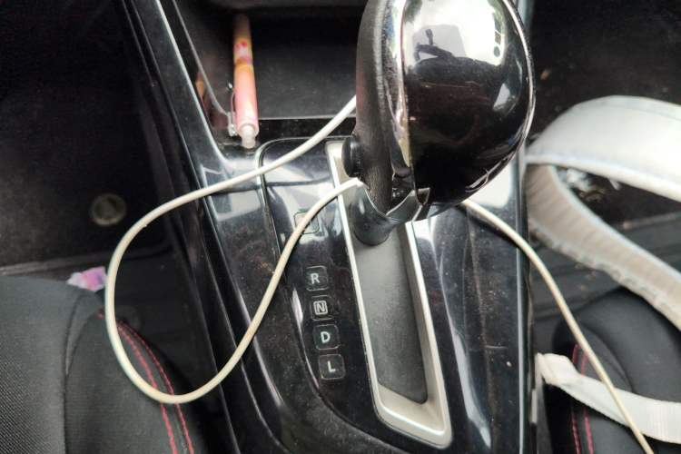 Used Nissan Lannia 2016 1.6L CVT Cool Edition Gear Lever
