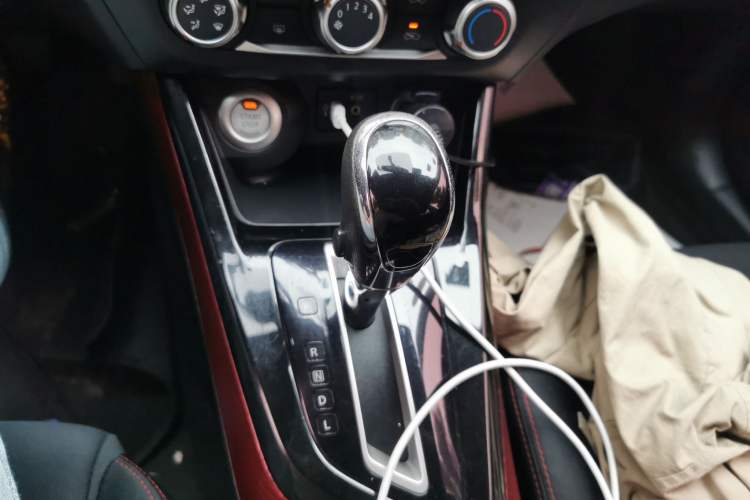 Used Nissan Lannia 2016 1.6L CVT Smart Cool Edition Gear Lever