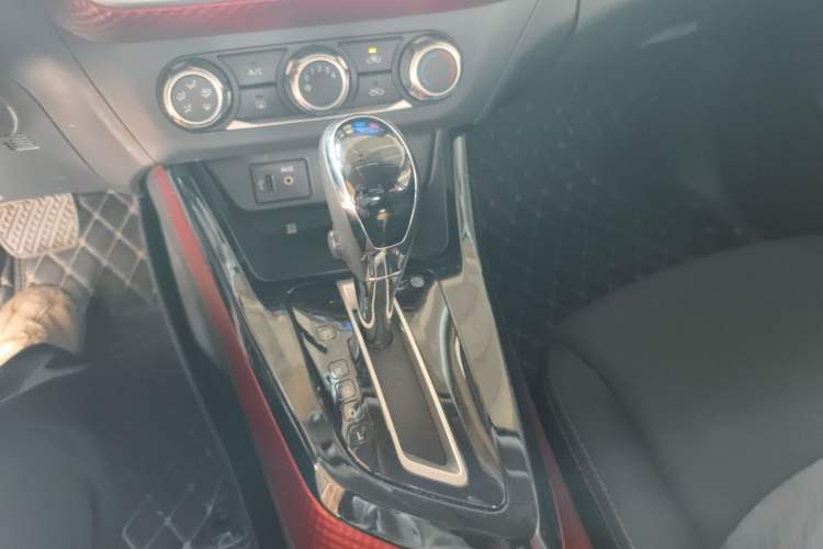 Used Nissan Lannia 2016 1.6L CVT Cool Edition Gear Lever