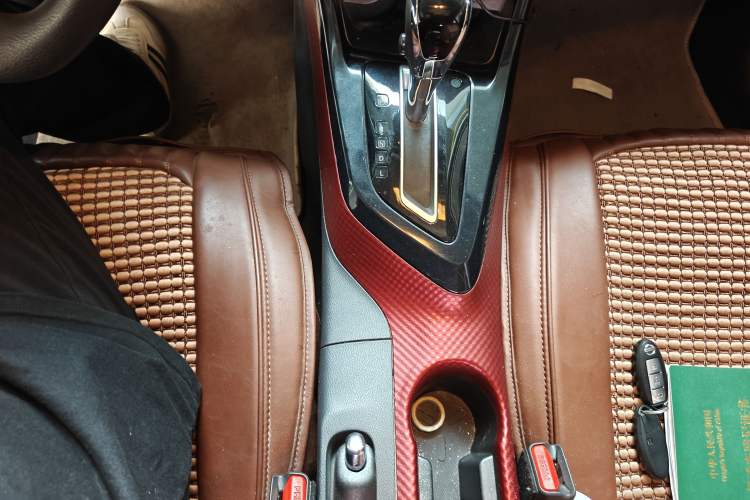 Used Nissan Lannia 2016 1.6L CVT Smart Cool Edition Gear Lever