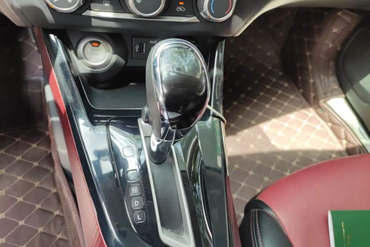 Used Nissan Lannia 2016 1.6L CVT Smart Cool Edition Gear Lever