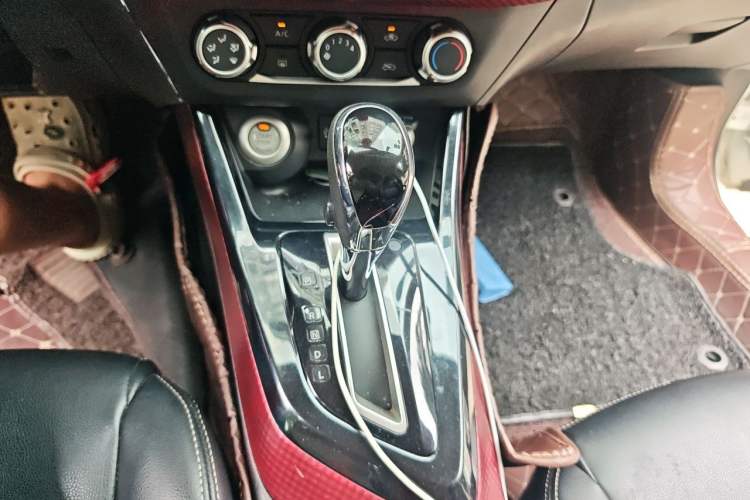 Used Nissan Lannia 2016 1.6L CVT Smart Cool Edition Gear Lever