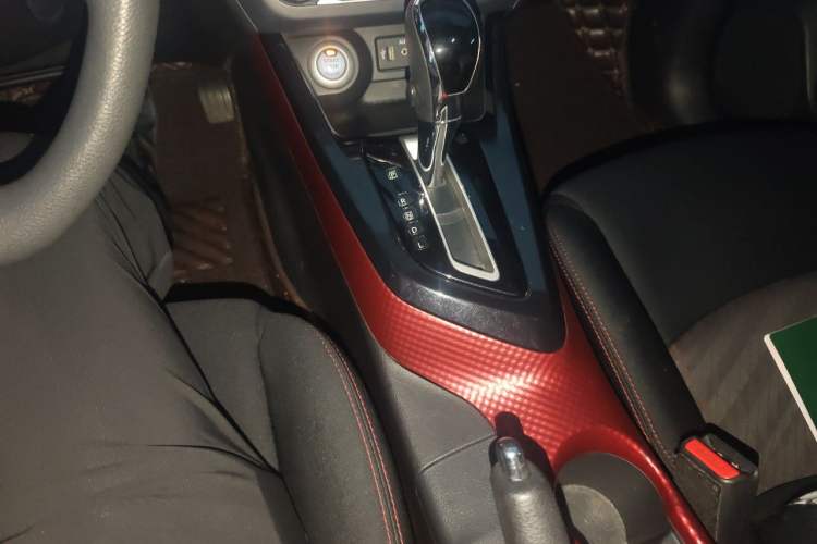 Used Nissan Lannia 2016 1.6L CVT Smart Cool Edition Gear Lever