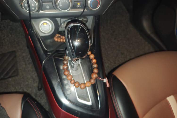 Used Nissan Lannia 2016 1.6L CVT Smart Cool Edition Gear Lever