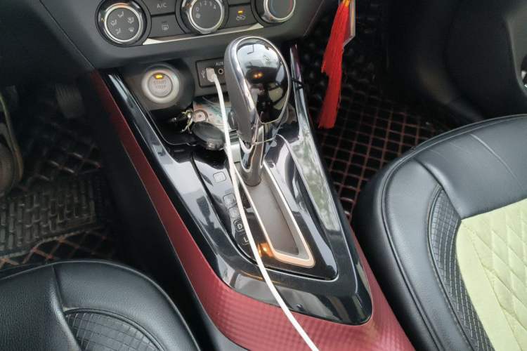 Used Nissan Lannia 2016 1.6L CVT Smart Cool Edition Gear Lever