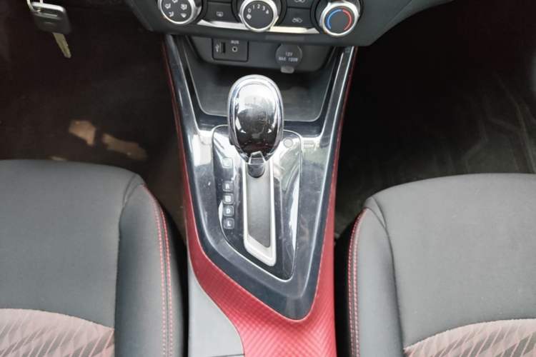 Used Nissan Lannia 2016 1.6L CVT Cool Edition Gear Lever