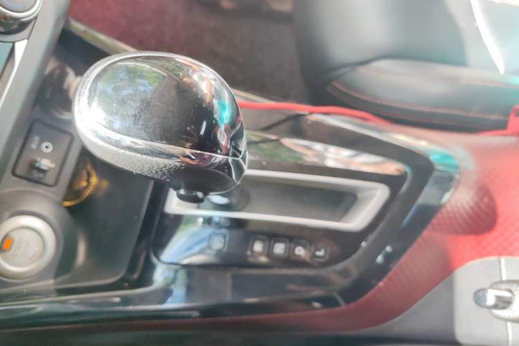 Used Nissan Lannia 2016 1.6L CVT Smart Cool Edition Gear Lever