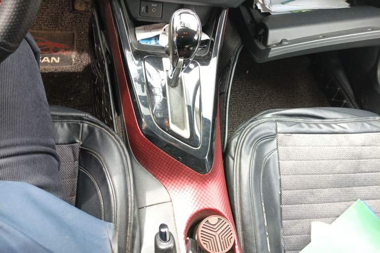 Used Nissan Lannia 2016 1.6L CVT Cool Edition Gear Lever