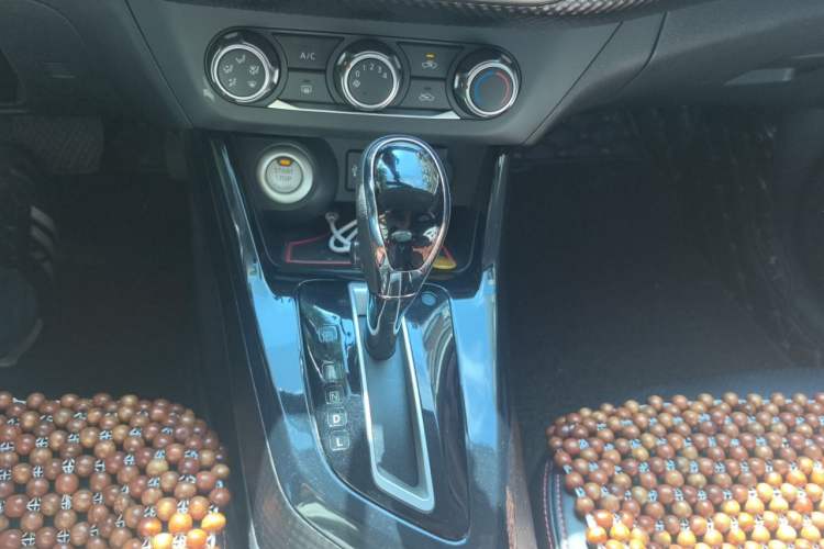 Used Nissan Lannia 2016 1.6L CVT Smart Cool Edition Gear Lever
