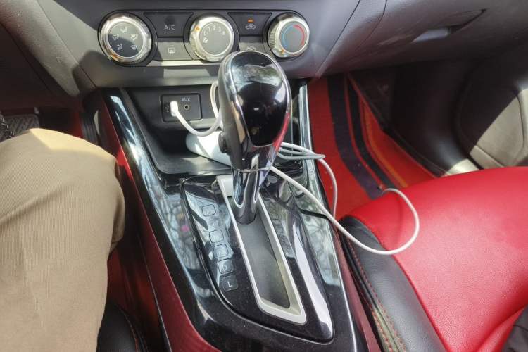 Used Nissan Lannia 2016 1.6L CVT Cool Edition Gear Lever