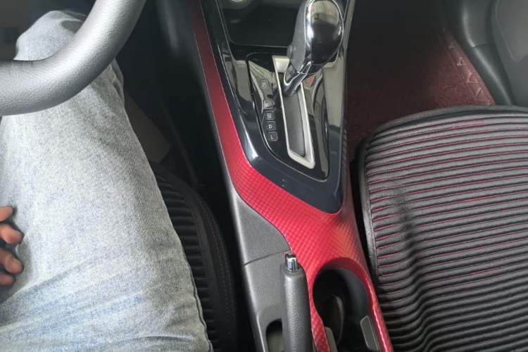 Used Nissan Lannia 2016 1.6L CVT Smart Cool Edition Gear Lever