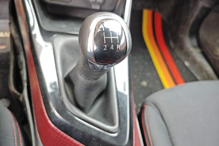 Used Nissan Lannia 2016 1.6L Manual Cool Edition Gear Lever