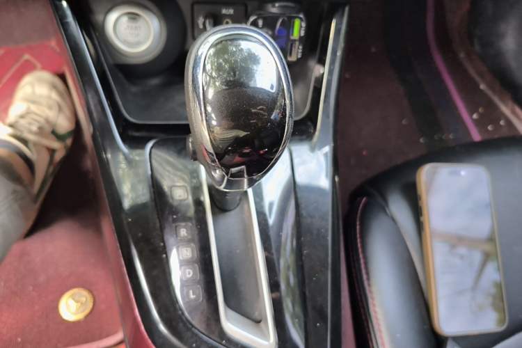Used Nissan Lannia 2016 1.6L CVT Smart Cool Edition Gear Lever