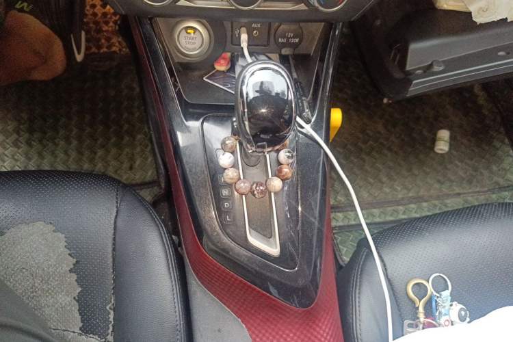 Used Nissan Lannia 2016 1.6L CVT Smart Cool Edition Gear Lever