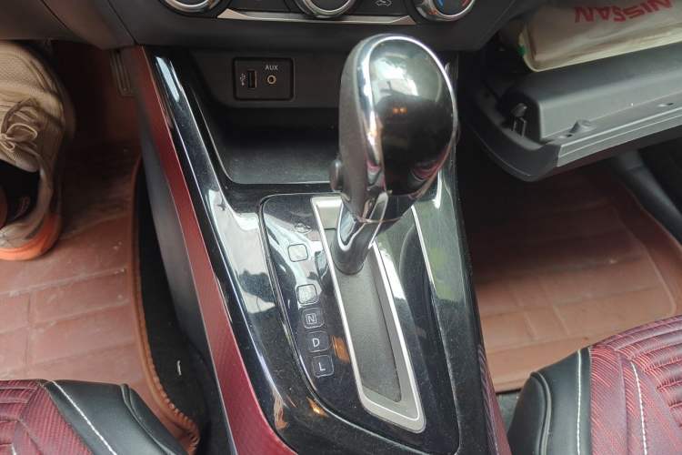 Used Nissan Lannia 2016 1.6L CVT Cool Edition Gear Lever