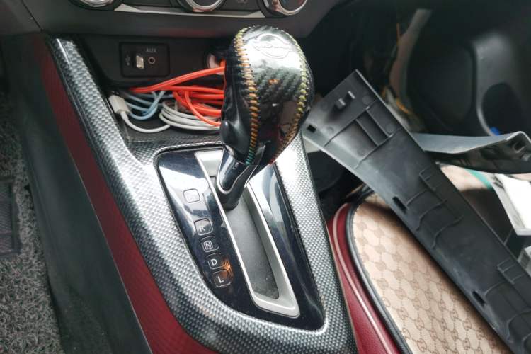 Used Nissan Lannia 2016 1.6L CVT Cool Edition Gear Lever