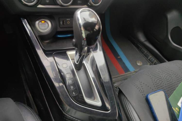 Used Nissan Lannia 2016 1.6L CVT Smart Cool Edition Gear Lever