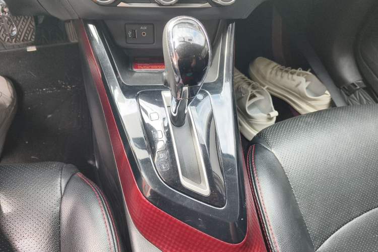 Used Nissan Lannia 2016 1.6L CVT Cool Edition Gear Lever