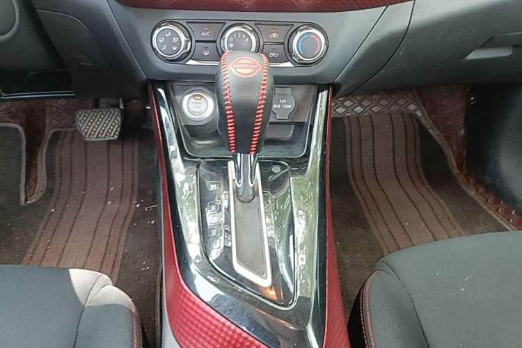 Used Nissan Lannia 2016 1.6L CVT Smart Cool Edition Gear Lever
