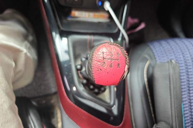 Used Nissan Lannia 2016 1.6L Manual Cool Edition Gear Lever