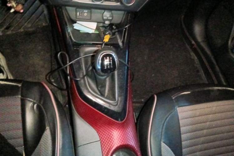 Used Nissan Lannia 2016 1.6L Manual Cool Edition Gear Lever