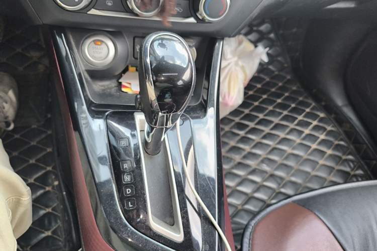 Used Nissan Lannia 2016 1.6L CVT Smart Cool Edition Gear Lever