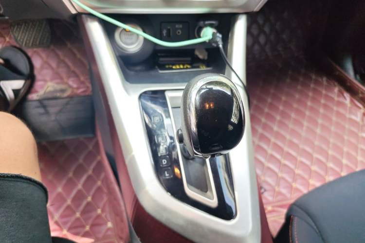 Used Nissan Lannia 2016 1.6L CVT Smart Cool Edition Gear Lever