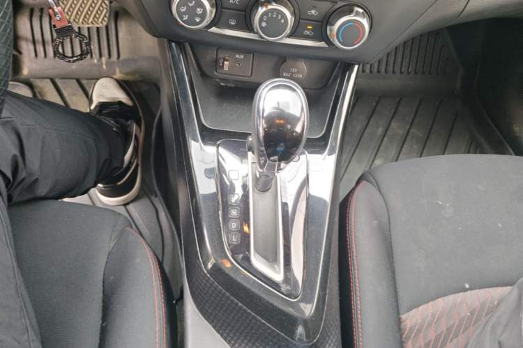 Used Nissan Lannia 2016 1.6L CVT Cool Edition Gear Lever