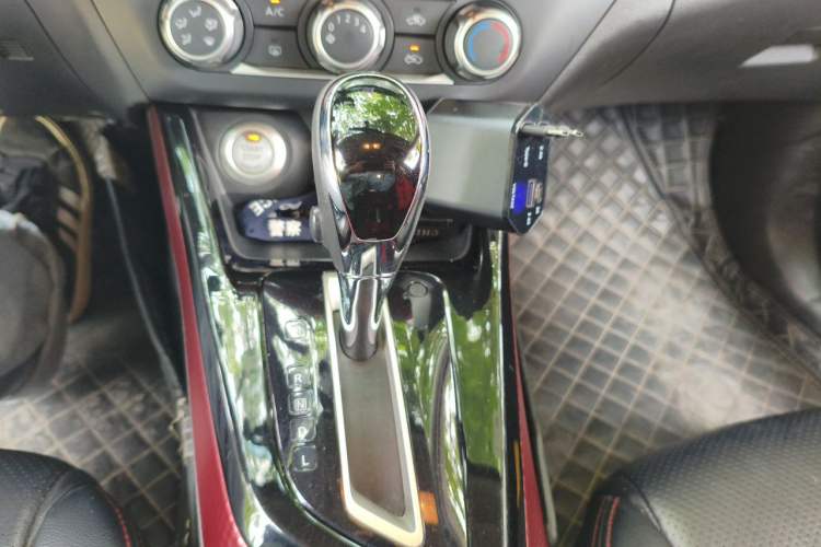 Used Nissan Lannia 2016 1.6L CVT Smart Cool Edition Gear Lever