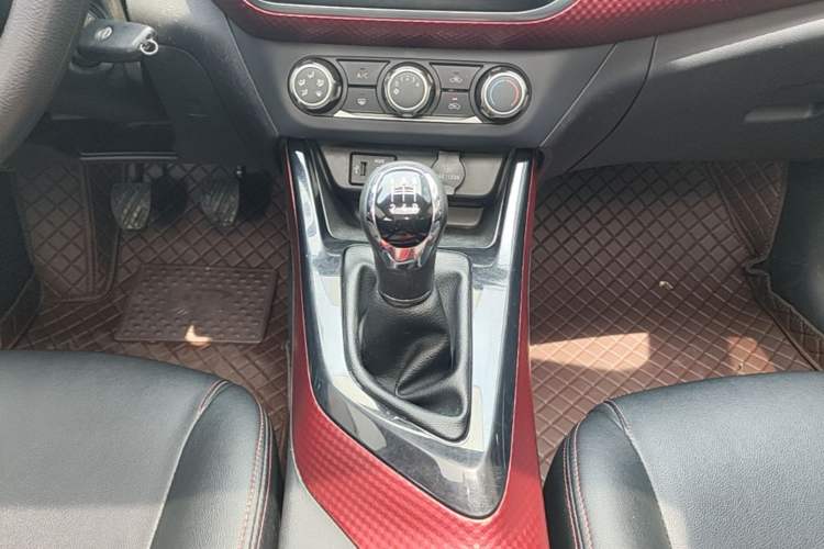 Used Nissan Lannia 2016 1.6L Manual Cool Edition Gear Lever