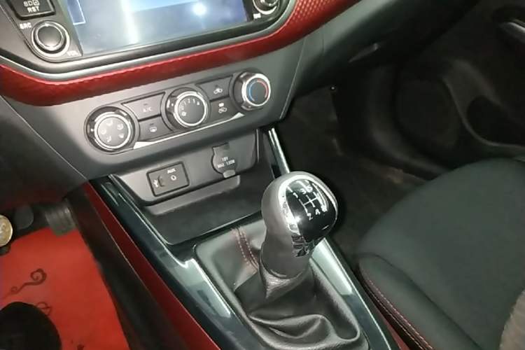 Used Nissan Lannia 2016 1.6L Manual Cool Edition Gear Lever