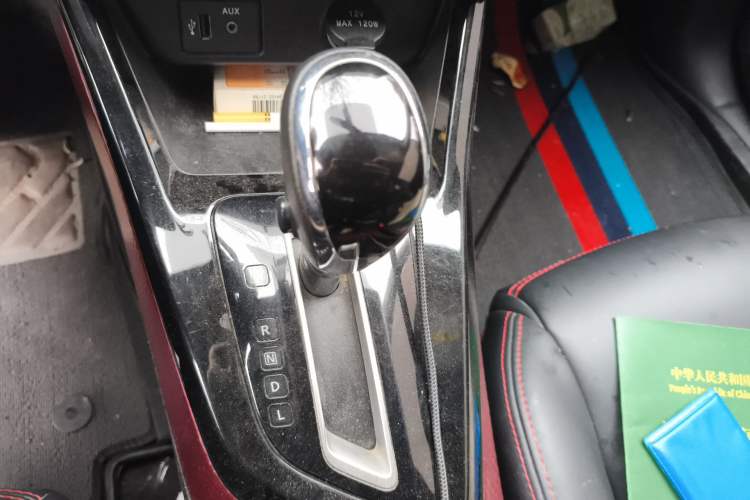 Used Nissan Lannia 2016 1.6L CVT Cool Edition Gear Lever