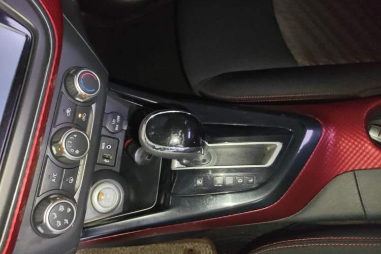 Used Nissan Lannia 2016 1.6L CVT Smart Cool Edition Gear Lever