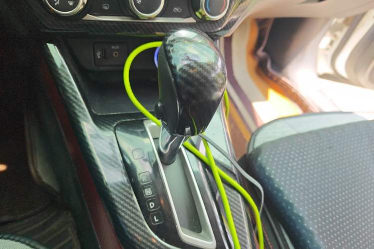 Used Nissan Lannia 2016 1.6L CVT Cool Edition Gear Lever