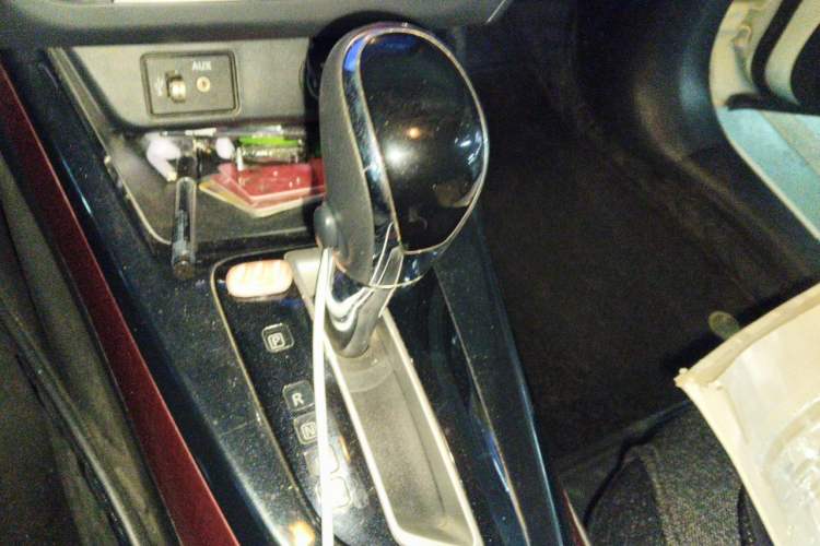 Used Nissan Lannia 2016 1.6L CVT Cool Edition Gear Lever