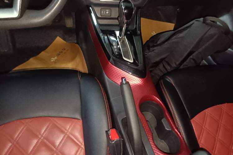 Used Nissan Lannia 2016 1.6L CVT Cool Edition Gear Lever