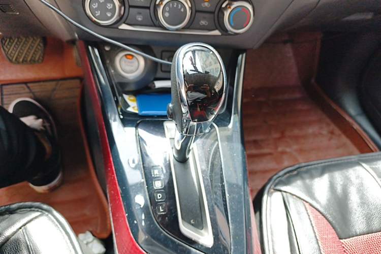 Used Nissan Lannia 2016 1.6L CVT Smart Edition Gear Lever