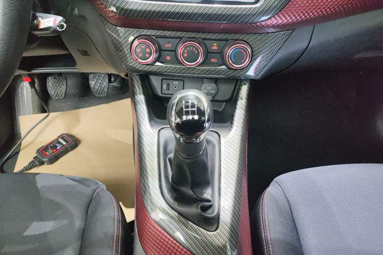 Used Nissan Lannia 2016 1.6L Manual Cool Edition Gear Lever