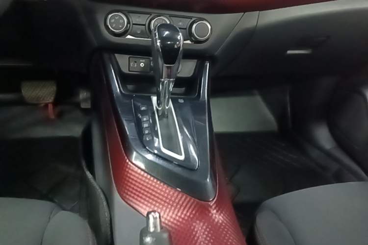 Used Nissan Lannia 2016 1.6L CVT Cool Edition Gear Lever