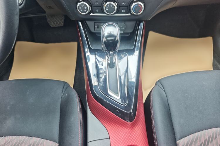 Used Nissan Lannia 2016 1.6L CVT Cool Edition Gear Lever