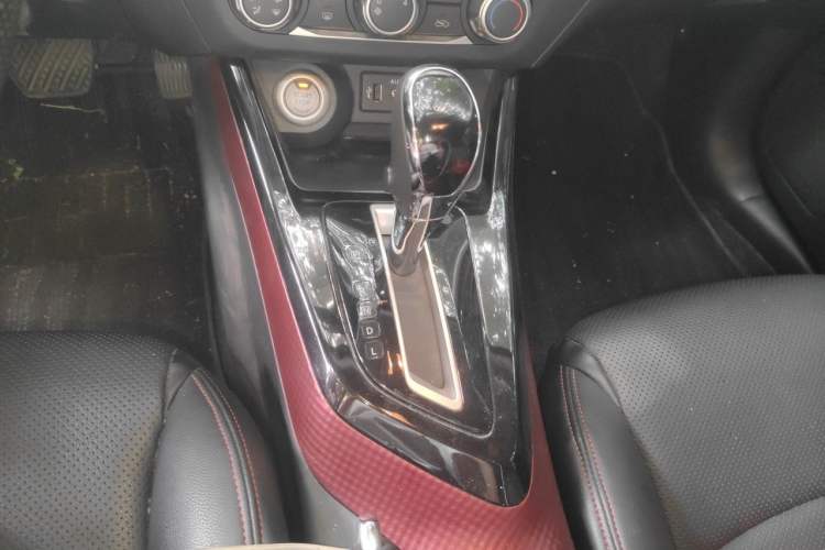 Used Nissan Lannia 2016 1.6L CVT Smart Cool Edition Gear Lever