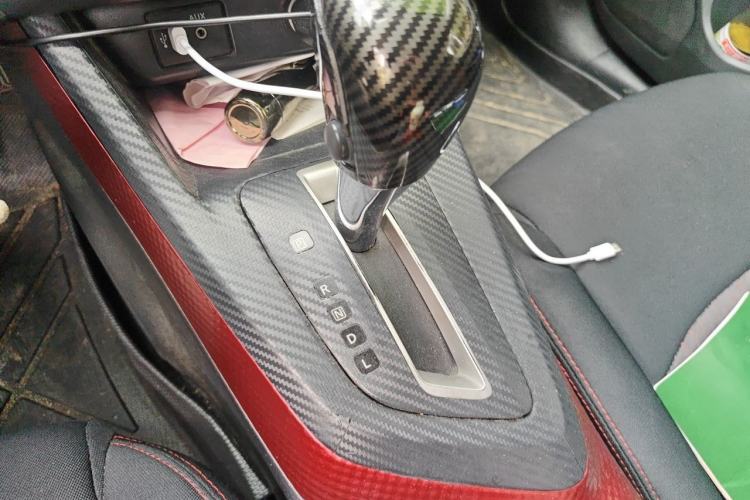 Used Nissan Lannia 2016 1.6L CVT Cool Edition Gear Lever